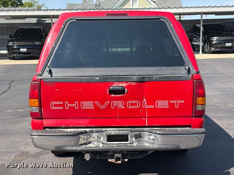 image for item FT6275 2001 Chevrolet Silverado 1500 pickup truck