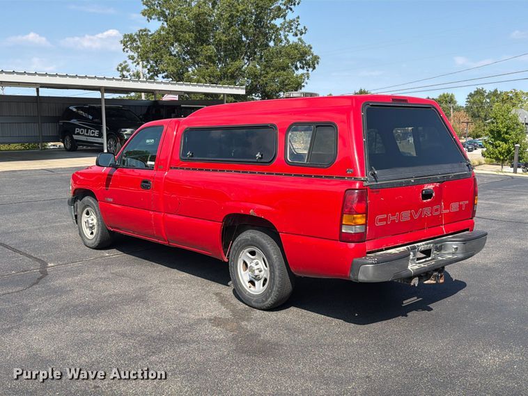 image for item FT6275 2001 Chevrolet Silverado 1500 pickup truck