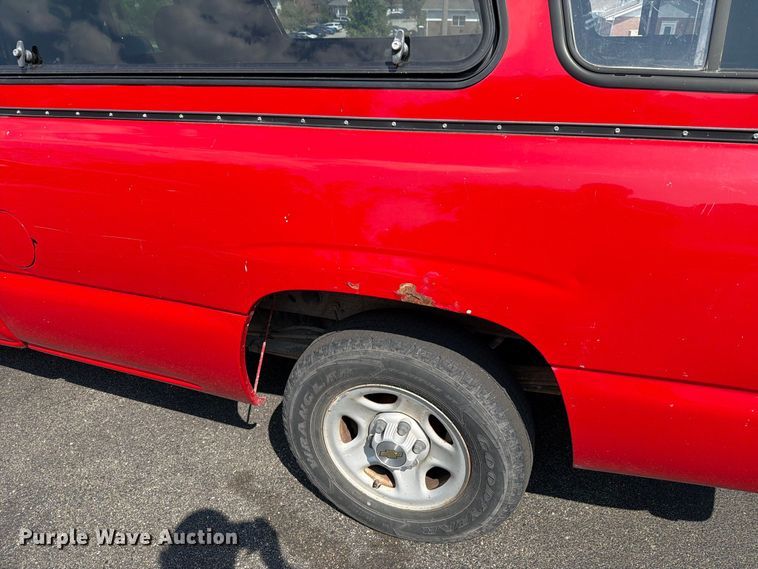image for item FT6275 2001 Chevrolet Silverado 1500 pickup truck