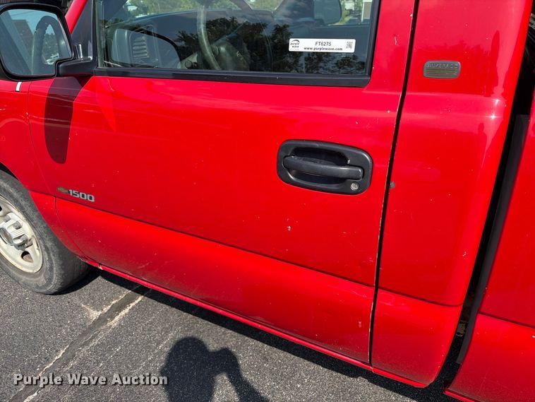 image for item FT6275 2001 Chevrolet Silverado 1500 pickup truck