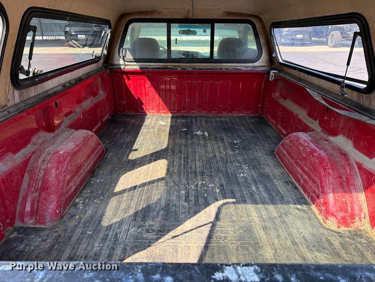 image for item FT6275 2001 Chevrolet Silverado 1500 pickup truck