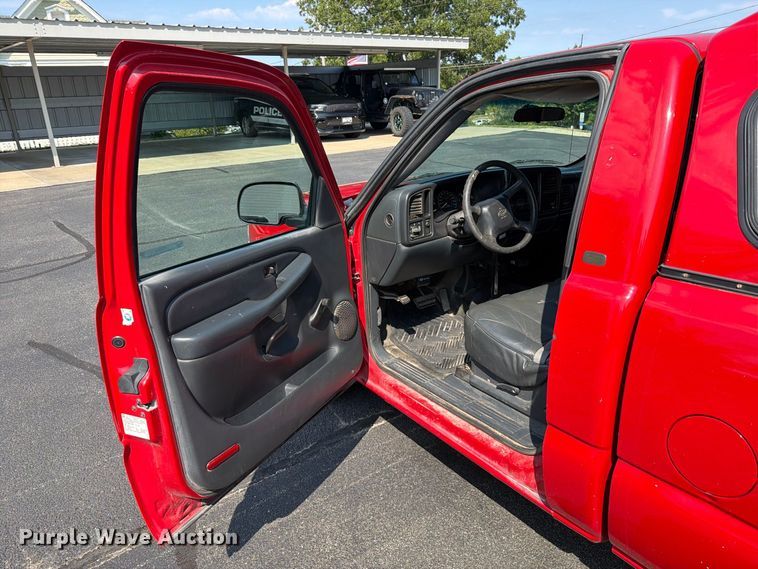 image for item FT6275 2001 Chevrolet Silverado 1500 pickup truck