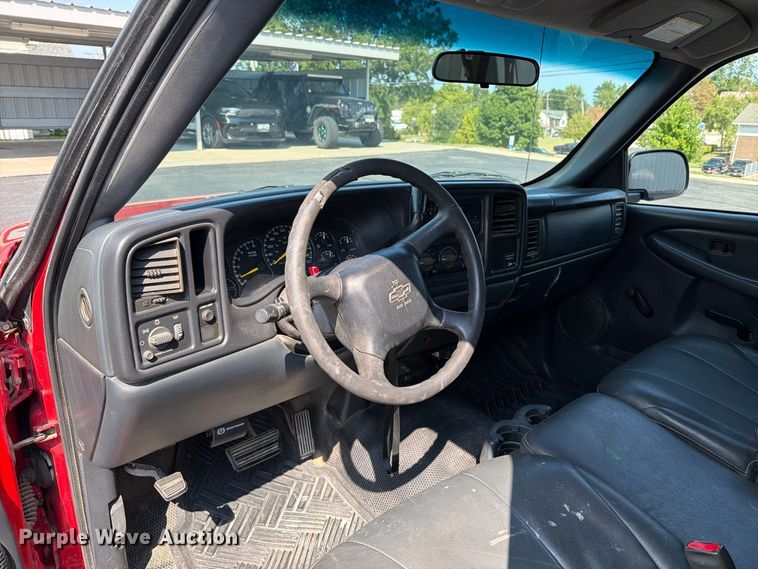 image for item FT6275 2001 Chevrolet Silverado 1500 pickup truck