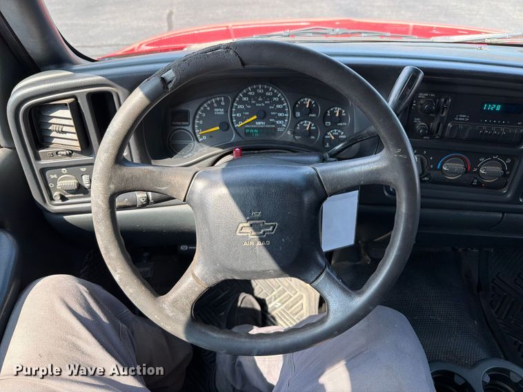 image for item FT6275 2001 Chevrolet Silverado 1500 pickup truck