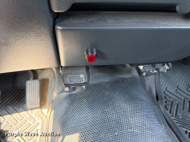 image for item FT6275 2001 Chevrolet Silverado 1500 pickup truck