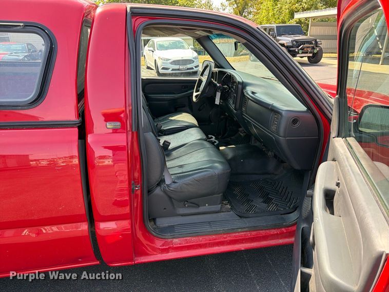 image for item FT6275 2001 Chevrolet Silverado 1500 pickup truck