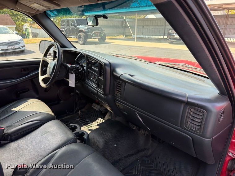 image for item FT6275 2001 Chevrolet Silverado 1500 pickup truck