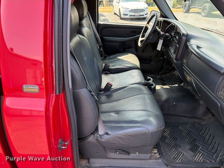 image for item FT6275 2001 Chevrolet Silverado 1500 pickup truck