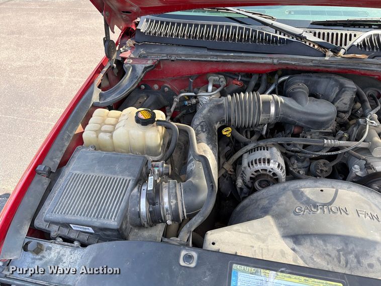 image for item FT6275 2001 Chevrolet Silverado 1500 pickup truck