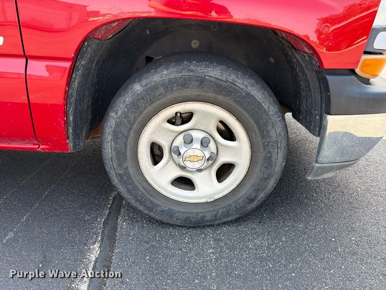 image for item FT6275 2001 Chevrolet Silverado 1500 pickup truck
