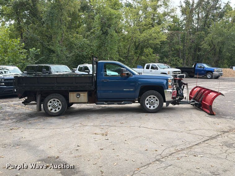 image for item FT6291 2015 Chevrolet Silverado 3500HD flatbed pickup truck