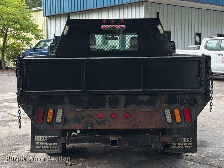 image for item FT6291 2015 Chevrolet Silverado 3500HD flatbed pickup truck