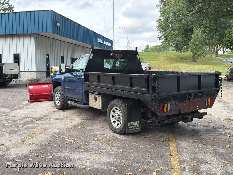 image for item FT6291 2015 Chevrolet Silverado 3500HD flatbed pickup truck