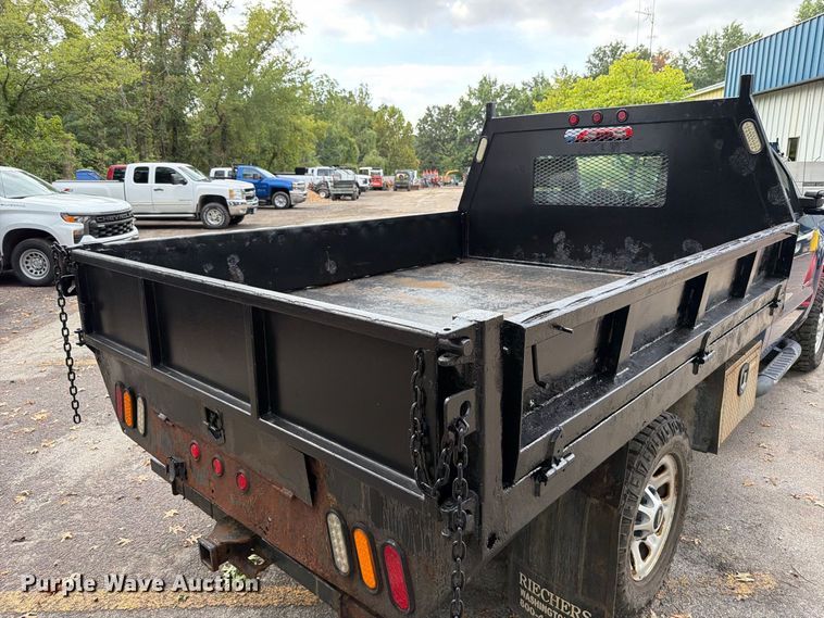 image for item FT6291 2015 Chevrolet Silverado 3500HD flatbed pickup truck
