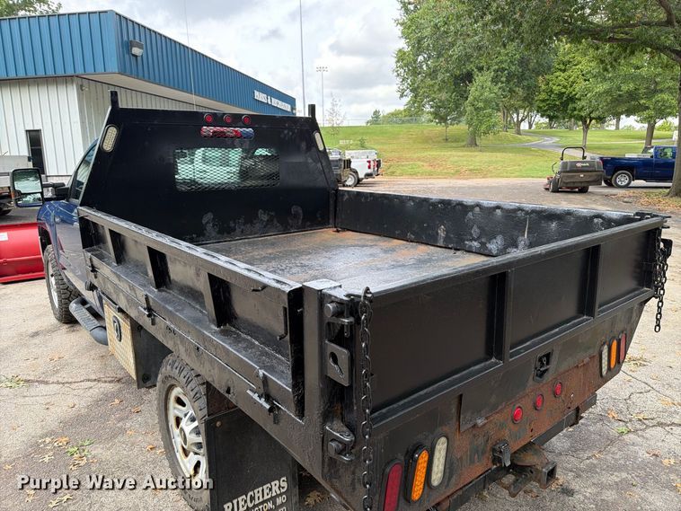 image for item FT6291 2015 Chevrolet Silverado 3500HD flatbed pickup truck
