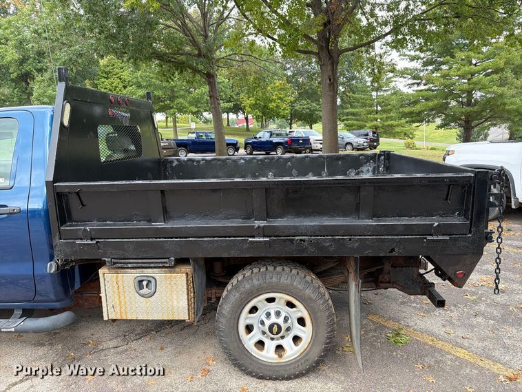 image for item FT6291 2015 Chevrolet Silverado 3500HD flatbed pickup truck