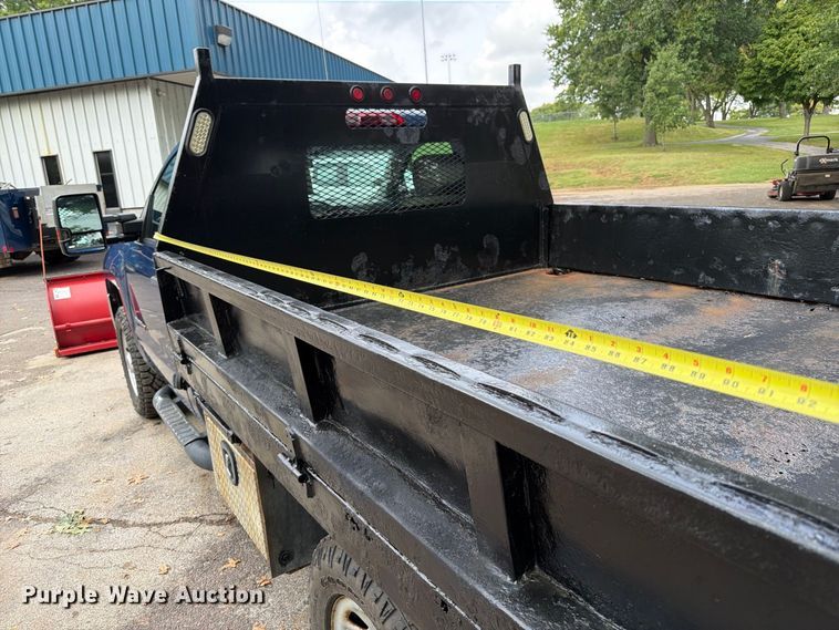 image for item FT6291 2015 Chevrolet Silverado 3500HD flatbed pickup truck
