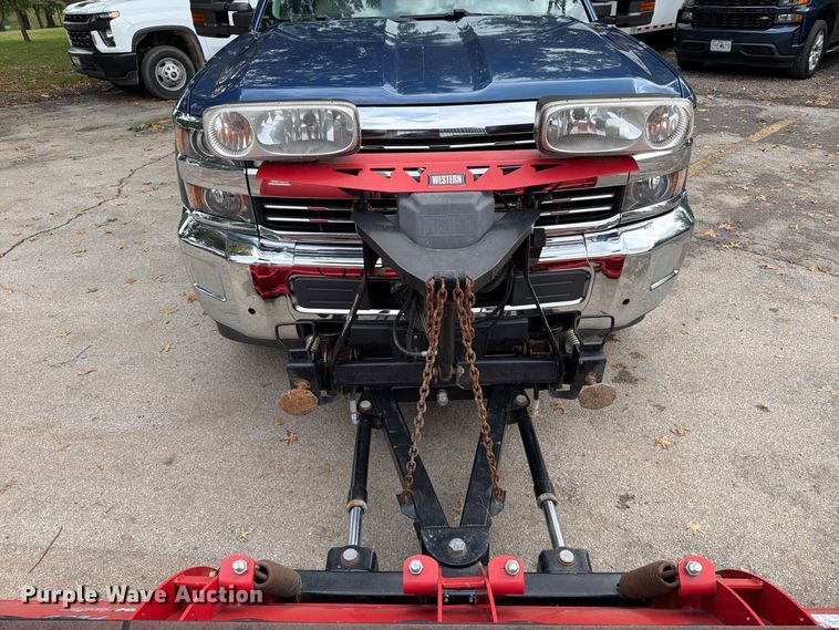 image for item FT6291 2015 Chevrolet Silverado 3500HD flatbed pickup truck