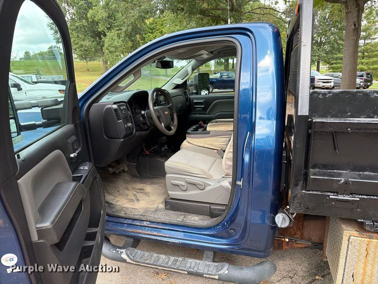 image for item FT6291 2015 Chevrolet Silverado 3500HD flatbed pickup truck