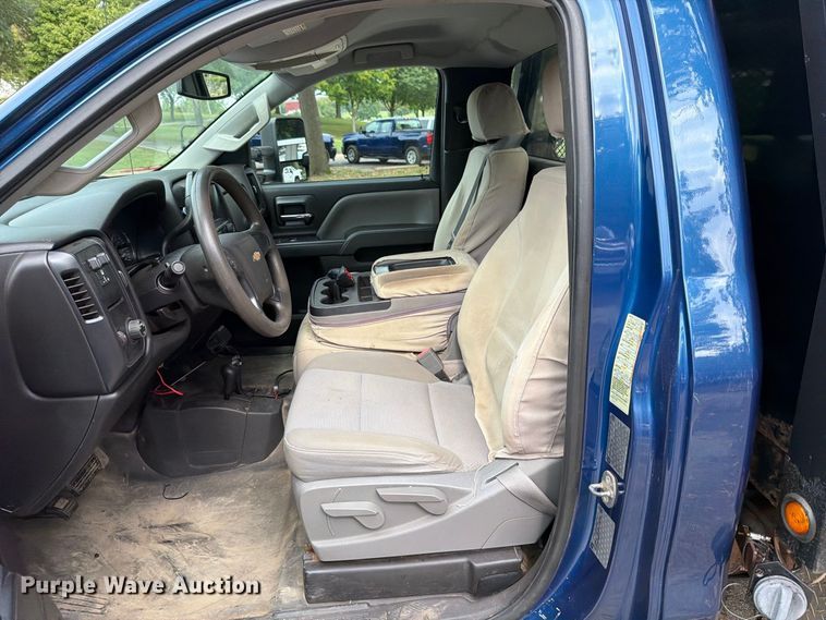 image for item FT6291 2015 Chevrolet Silverado 3500HD flatbed pickup truck