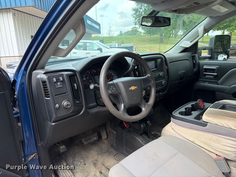 image for item FT6291 2015 Chevrolet Silverado 3500HD flatbed pickup truck