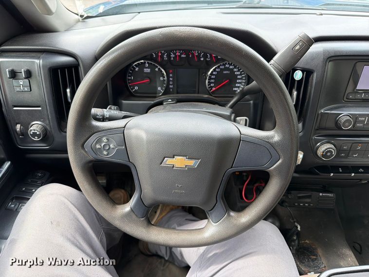 image for item FT6291 2015 Chevrolet Silverado 3500HD flatbed pickup truck