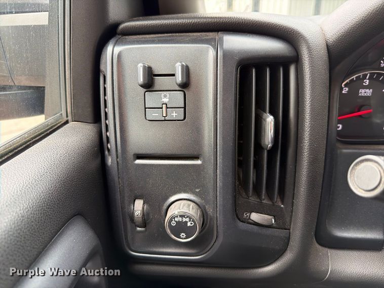 image for item FT6291 2015 Chevrolet Silverado 3500HD flatbed pickup truck