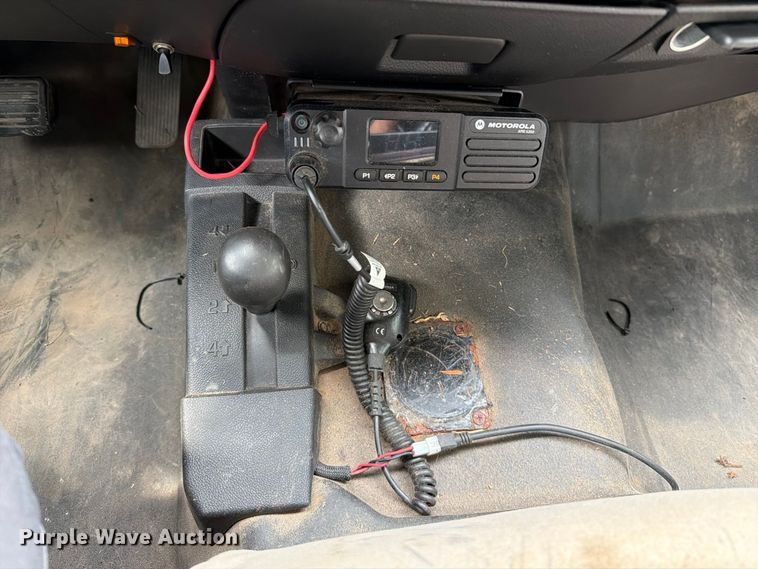 image for item FT6291 2015 Chevrolet Silverado 3500HD flatbed pickup truck