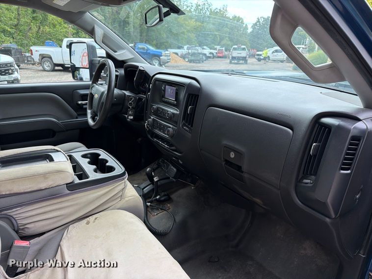 image for item FT6291 2015 Chevrolet Silverado 3500HD flatbed pickup truck