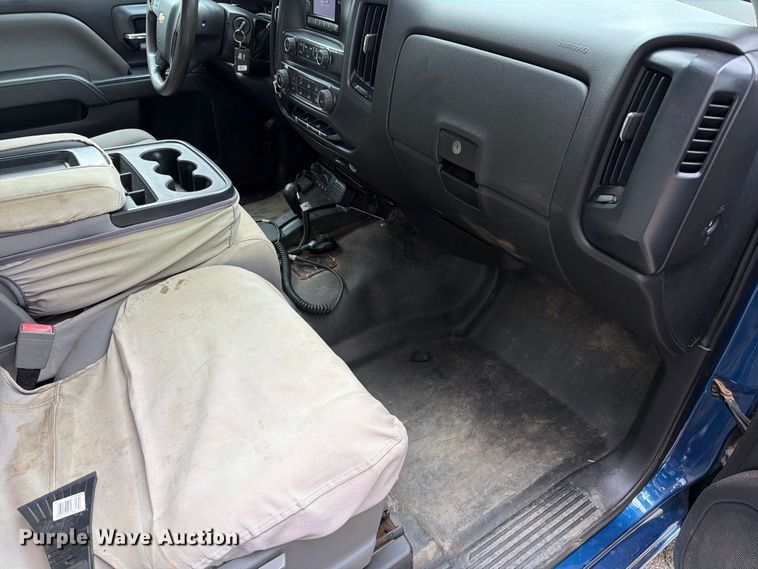image for item FT6291 2015 Chevrolet Silverado 3500HD flatbed pickup truck