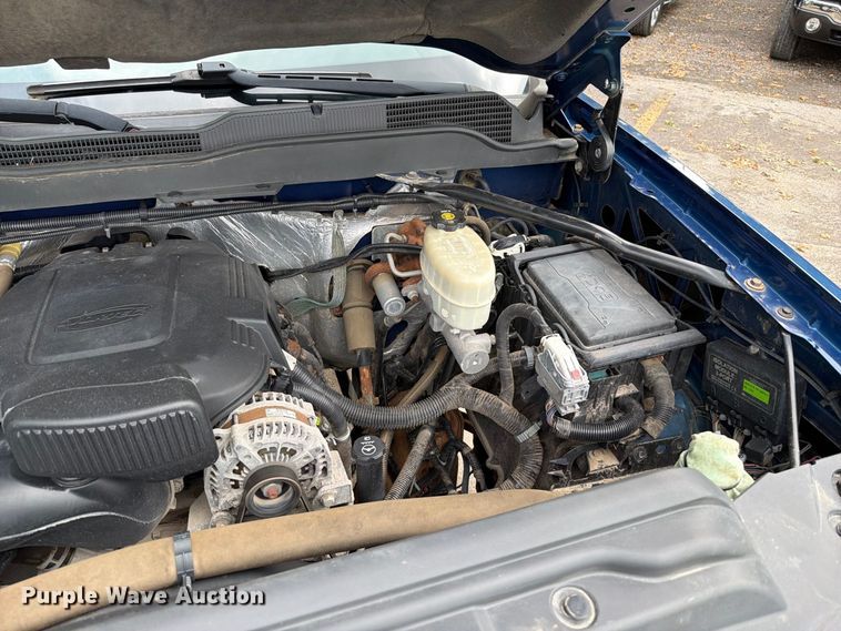 image for item FT6291 2015 Chevrolet Silverado 3500HD flatbed pickup truck