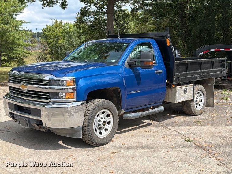2015 Chevrolet Silverado 3500HD flatbed pickup truck