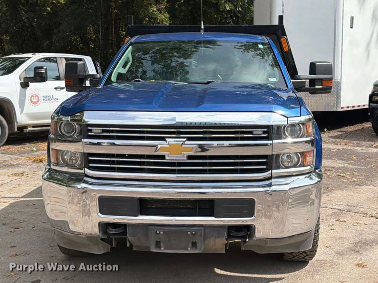 image for item FT6297 2015 Chevrolet Silverado 3500HD flatbed pickup truck