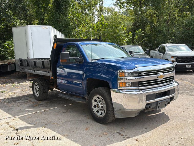 image for item FT6297 2015 Chevrolet Silverado 3500HD flatbed pickup truck