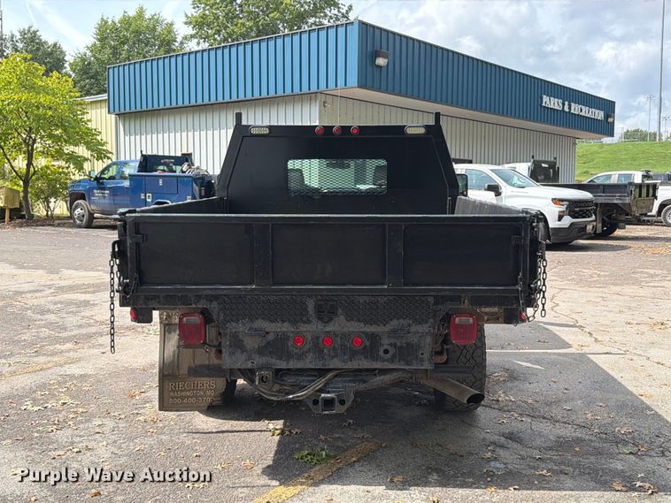 image for item FT6297 2015 Chevrolet Silverado 3500HD flatbed pickup truck
