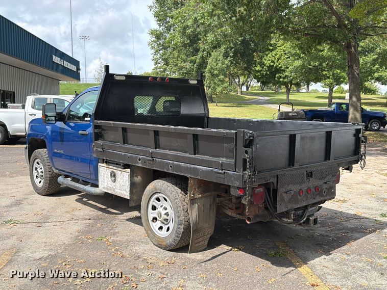 image for item FT6297 2015 Chevrolet Silverado 3500HD flatbed pickup truck