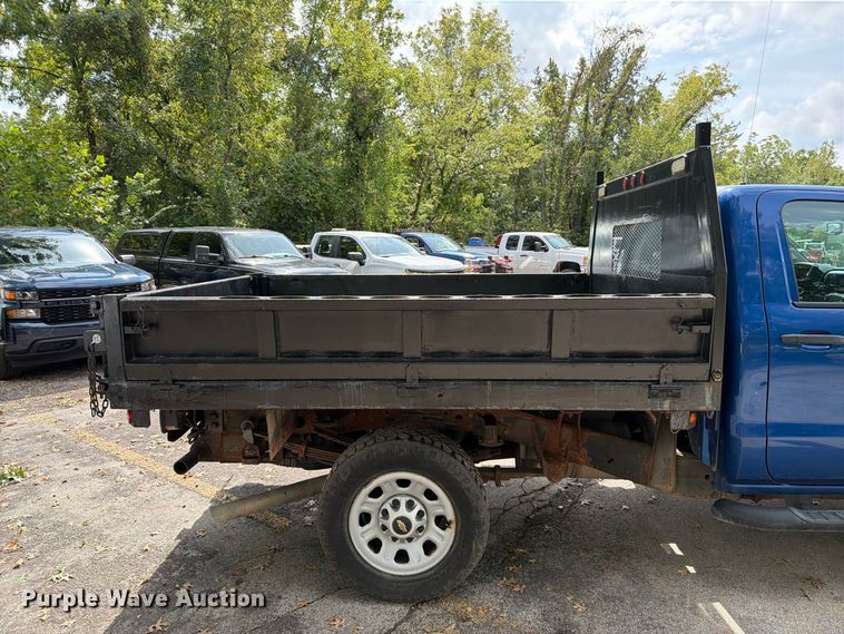 image for item FT6297 2015 Chevrolet Silverado 3500HD flatbed pickup truck