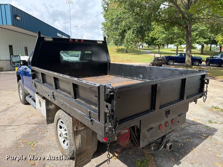 image for item FT6297 2015 Chevrolet Silverado 3500HD flatbed pickup truck