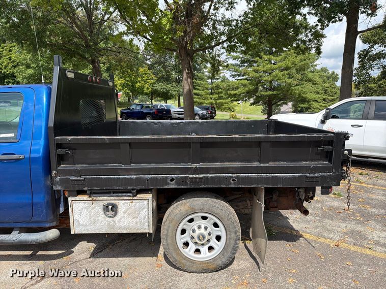 image for item FT6297 2015 Chevrolet Silverado 3500HD flatbed pickup truck