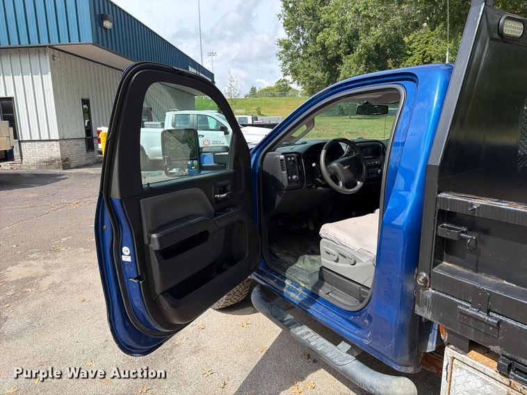 image for item FT6297 2015 Chevrolet Silverado 3500HD flatbed pickup truck