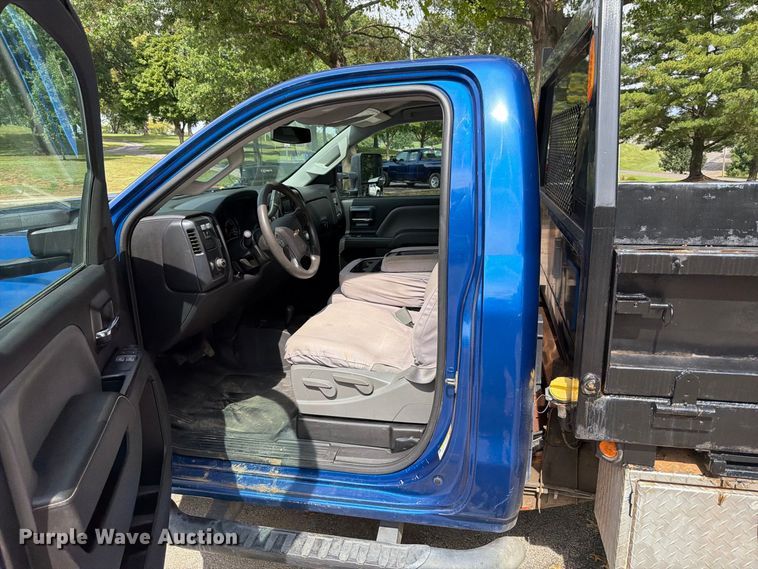 image for item FT6297 2015 Chevrolet Silverado 3500HD flatbed pickup truck