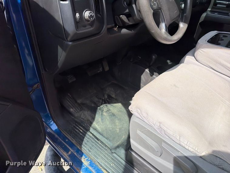 image for item FT6297 2015 Chevrolet Silverado 3500HD flatbed pickup truck