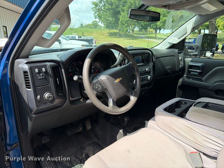 image for item FT6297 2015 Chevrolet Silverado 3500HD flatbed pickup truck