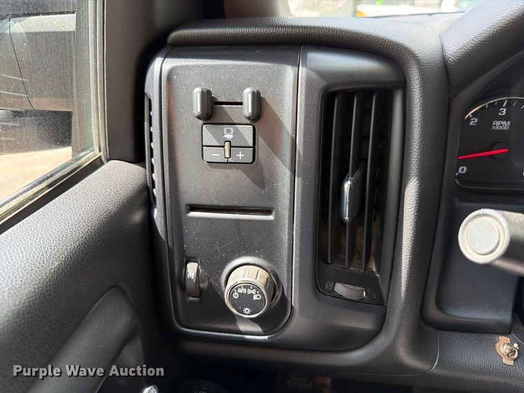 image for item FT6297 2015 Chevrolet Silverado 3500HD flatbed pickup truck