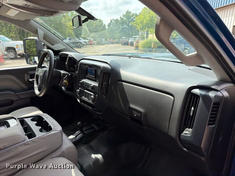 image for item FT6297 2015 Chevrolet Silverado 3500HD flatbed pickup truck