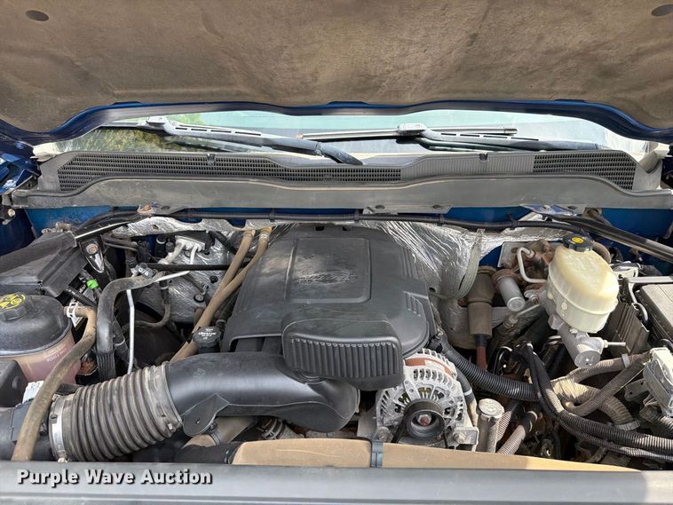 image for item FT6297 2015 Chevrolet Silverado 3500HD flatbed pickup truck
