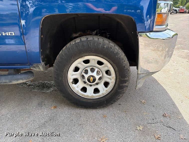 image for item FT6297 2015 Chevrolet Silverado 3500HD flatbed pickup truck
