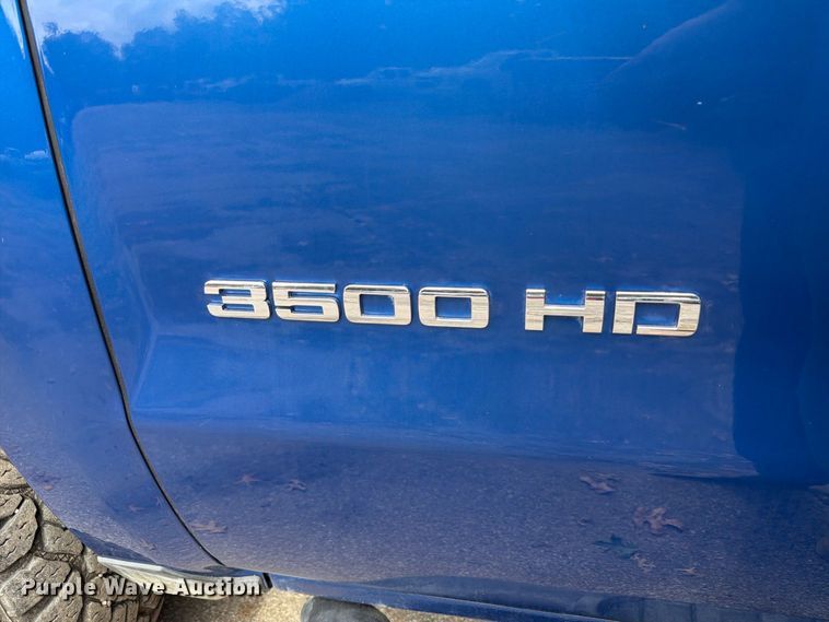 image for item FT6297 2015 Chevrolet Silverado 3500HD flatbed pickup truck