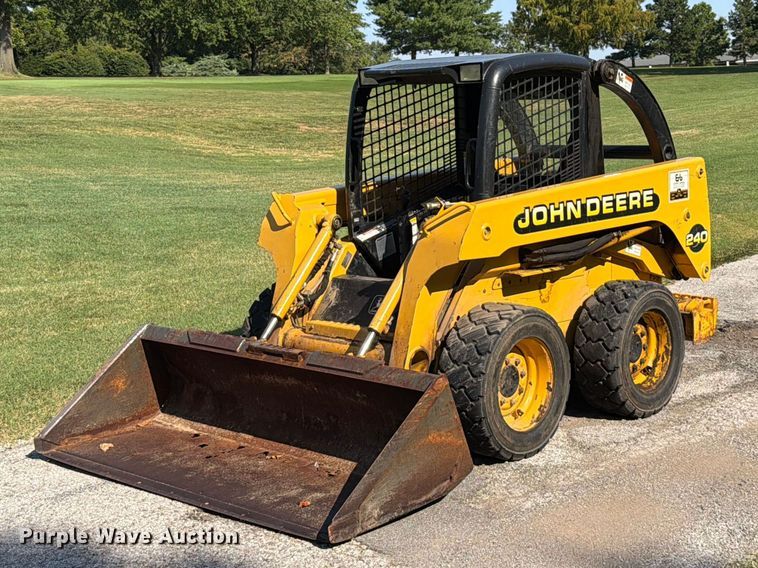 2000 John Deere 240 skid steer loader