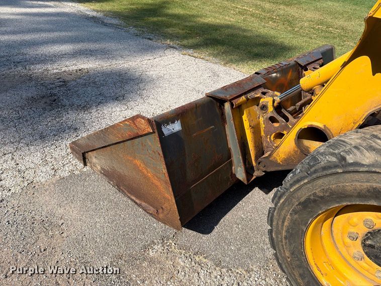 image for item FT6352 2000 John Deere 240 skid steer loader